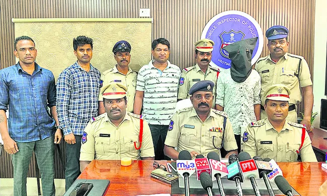 అంతర్రాష్ట్ర దొంగ అరెస్ట్