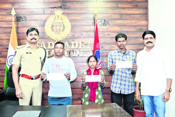 లొంగిపోయిన మావోయిస్టులకు అండగా ఉంటాం