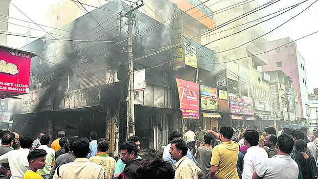 కరీంనగర్లో అగ్నిప్రమాదం