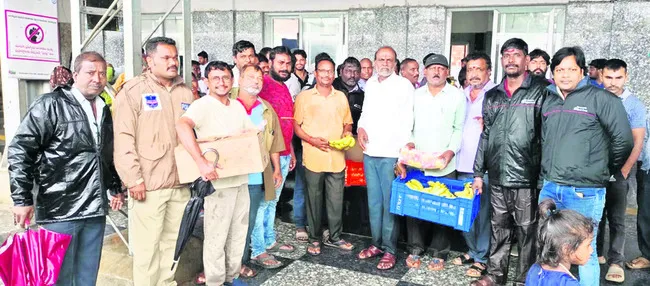 మానుకోటలో నిలిచిన కృష్ణా ఎక్స్ప్రెస్ ..