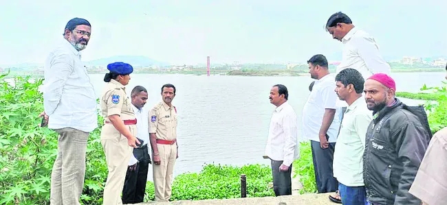 వాగులు, చెరువుల వద్దకు వెళ్లొద్దు: ఎస్పీ  
