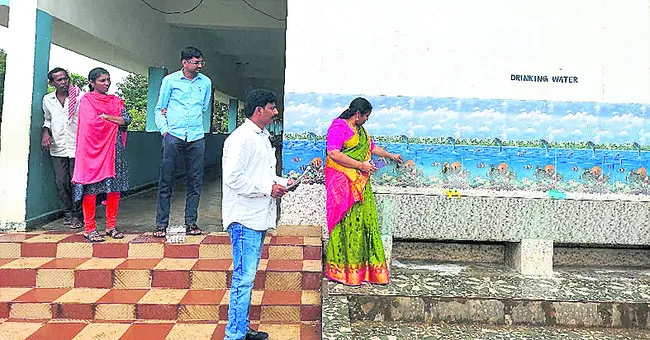 రేటింగ్స్లో వెనుకబడి!