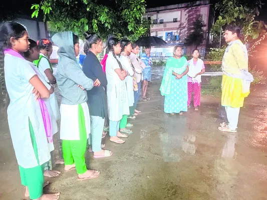 ఆశ్రమ పాఠశాలల్లో మెనూ పాటించాలి