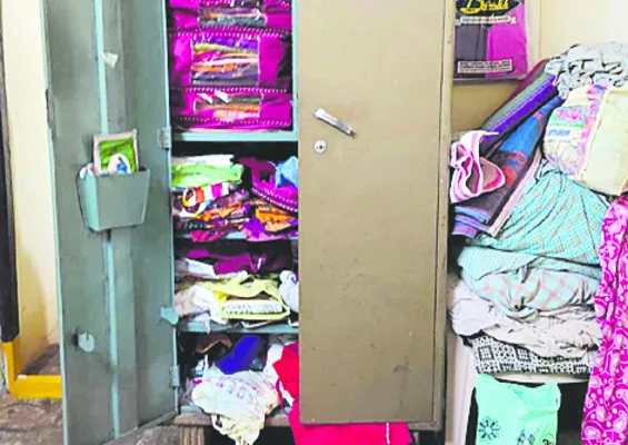 పిల్లుట్లలో చోరీ 