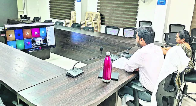 విద్యార్థుల ఆరోగ్య భద్రత ప్రధానం