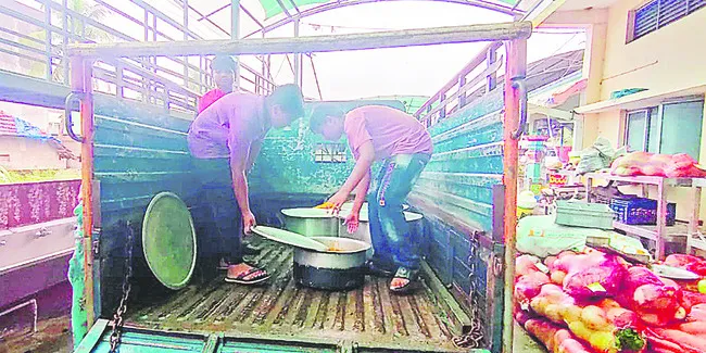 తుపాను బాధితులకు ‘వాడపల్లి’ భోజనం 