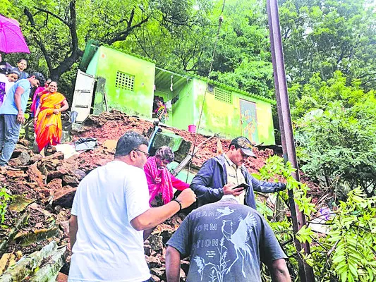 స్తంభించిన విజయవాడ..