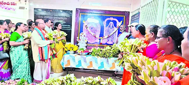 శ్రీవారి పుష్పయాగానికి పువ్వుల తరలింపు