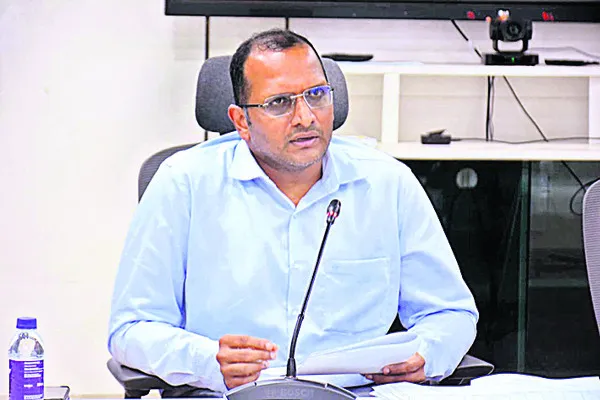 తుపాను తదుపరి చర్యలపై దృష్టి సారించండి