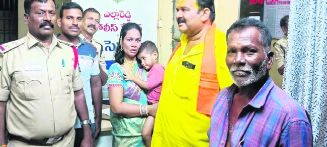 తప్పిపోయిన చిన్నారుల అప్పగింత