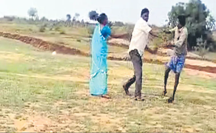 ‘నువ్వు ఎవడ్రా.. మా ఊరి పొలం చేయడానికి..’