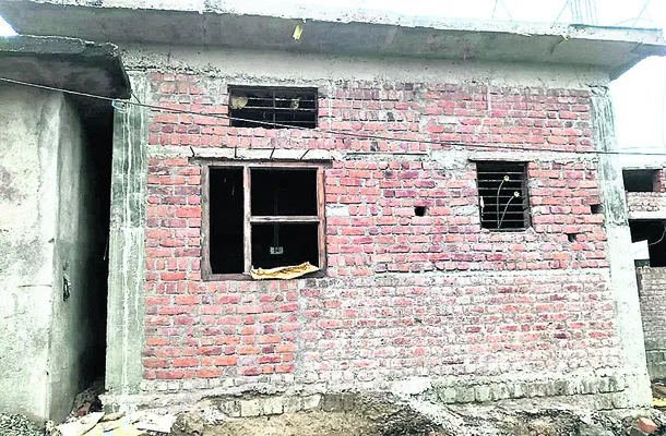 ఇందిరమ్మా.. ఇదేం తీరు?