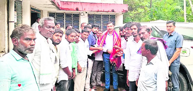 కలెక్టర్కు భీంపూర్ రైతుల సన్మానం