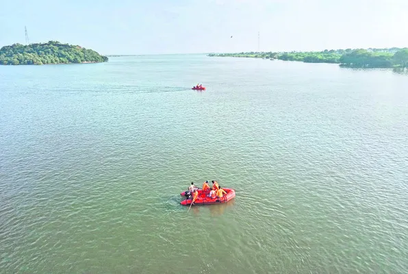 కృష్ణానదిలో దూకి వ్యక్తి ఆత్మహత్య