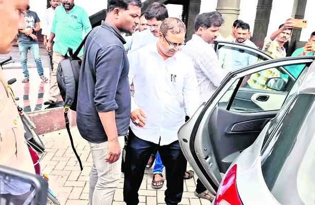 యాదగిరిగుట్ట ఆలయ ఎలక్ట్రికల్ ఈఈ రిమాండ్