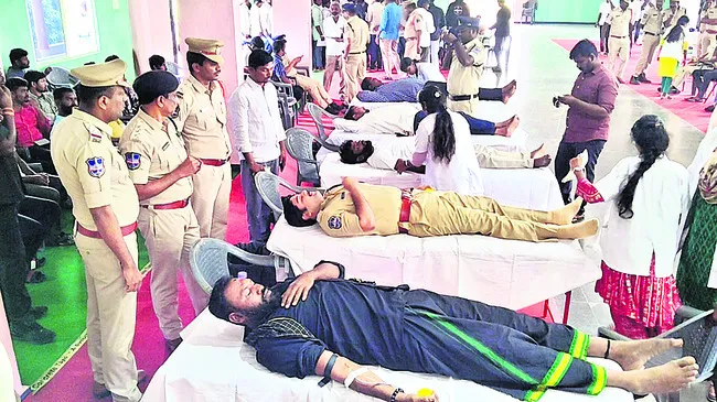 రక్తదానం చేయండి.. ప్రాణదాతలుగా నిలవండి