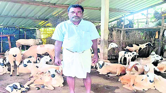 అర్ధరాత్రి పోలీసుల తనిఖీలు