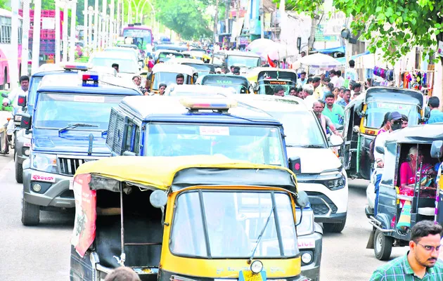 బళ్లారిలో ట్రాఫిక్ అస్తవ్యస్తం