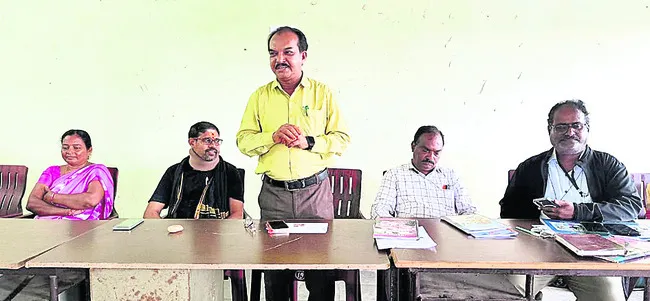 అక్షరాస్యతలో ముందుండాలి