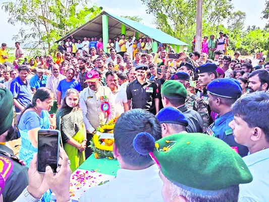 ● ఆర్మీ జవానుకు కన్నీటి వీడ్కోలు 