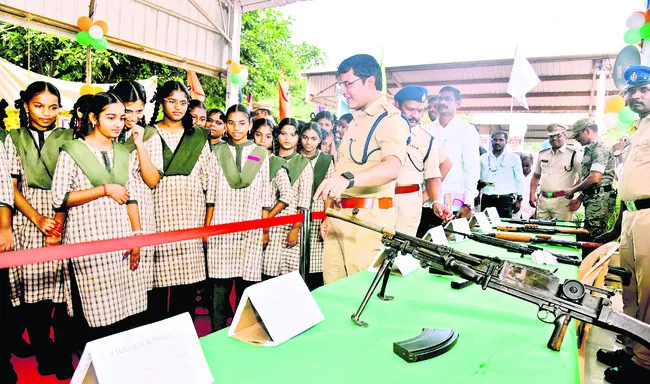 ఆకట్టుకున్న పోలీస్‌ ఓపెన్‌ హౌస్‌ 