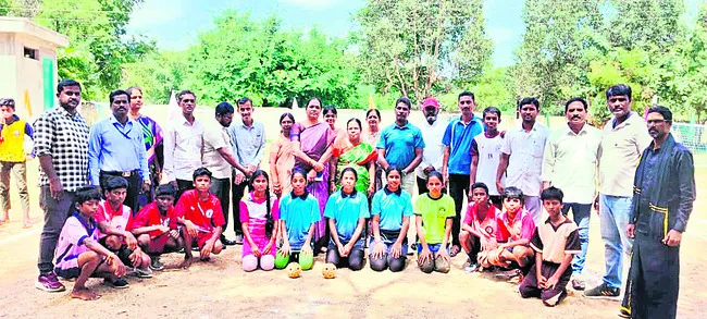 క్రీడాకారులకు ఉజ్వల భవిత