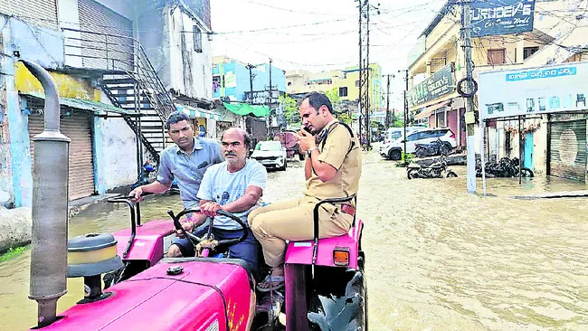 శ్రమించిన పోలీస్‌