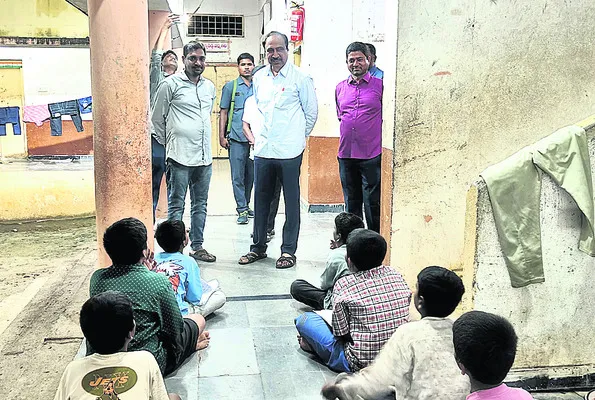 హాస్టల్‌ పరిశీలన