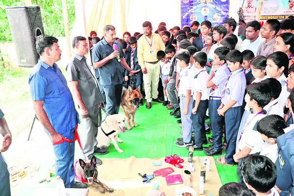 పోలీస్ అమరులను స్మరించుకోవాలి