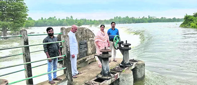 సదర్మాట్ను సందర్శించిన అధికారులు