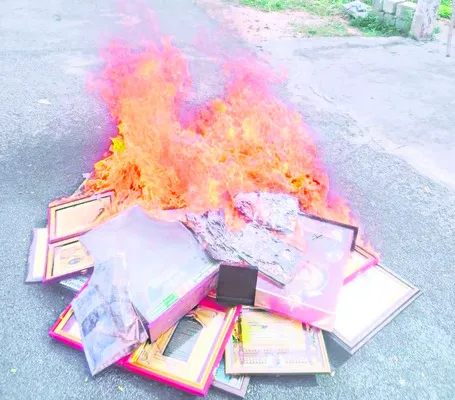 అవార్డులకు సాహితీవేత్త అగ్గి