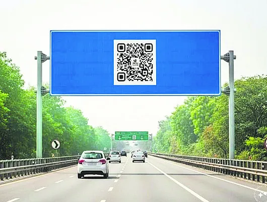 హైవేలపై క్యూఆర్ కోడ్లు
