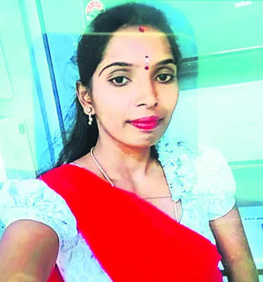 వివాహిత ఆత్మహత్య 