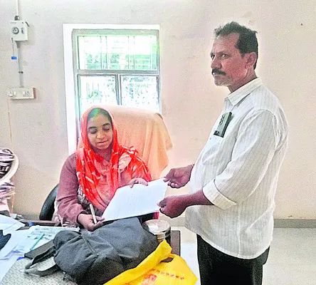 పంచాయతీ కార్యదర్శిపై ఫిర్యాదు