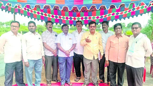 రిటైర్డ్ ఉద్యోగుల బెనిఫిట్స్ వెంటనే ఇవ్వాలి