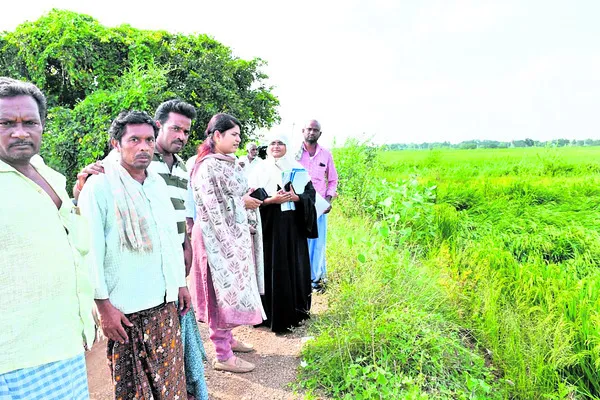 పంట నష్టం జాబితా ఆర్ఎస్కేల్లో ప్రదర్శించండి