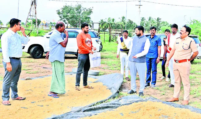 అన్నదాతలు అధైర్యపడొద్దు