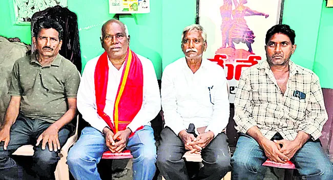 మోంథా తుఫాన్తో నష్టపోయిన రైతులను ఆదుకోవాలి