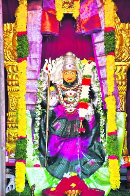 శ్రీరాజరాజేశ్వరీ దేవిగా భక్తులకు దర్శనం