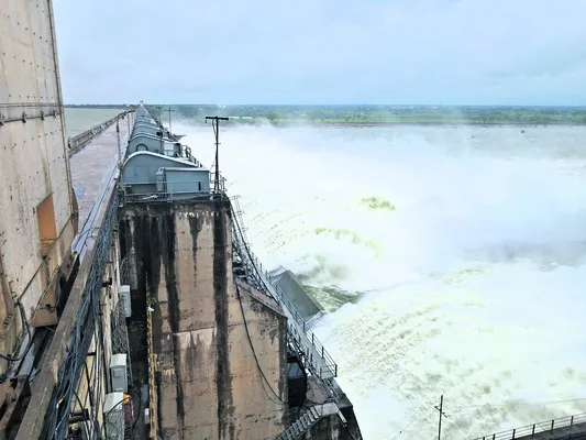 ఎస్సారెస్పీలోకి 800 టీఎంసీల వరద
