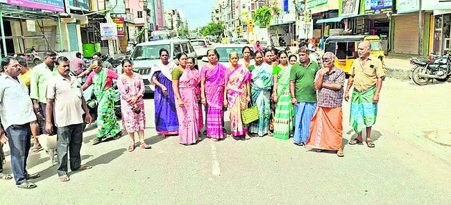 ఘనంగా ధ్వజారోహణం 
