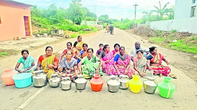 తాగునీటి కోసం ఆందోళన
