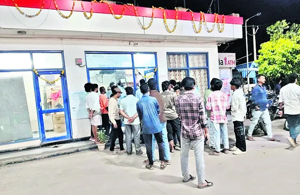పెట్రోల్‌ బంకుల్లో దోపిడీ 