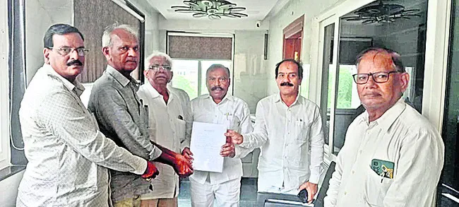 ‘ఉక్కు ప్రైవేటీకరణకు వ్యతిరేకంగా పార్లమెంట్‌ వద్ద నిరసన