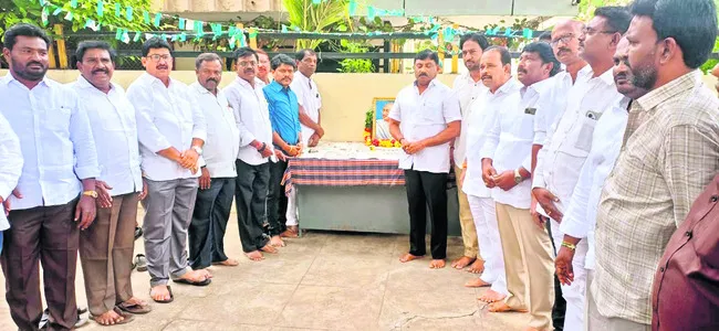 గాంధీ ఆశయాలకు తూట్లు పొడిచేలా కూటమి పాలన 