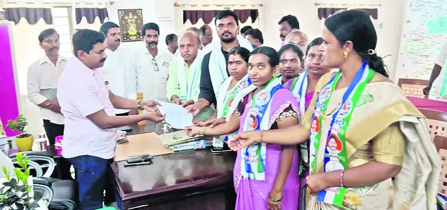 బెళుగుప్ప ఎంపీపీపై ‘అవిశ్వాసం’ పెట్టండి 