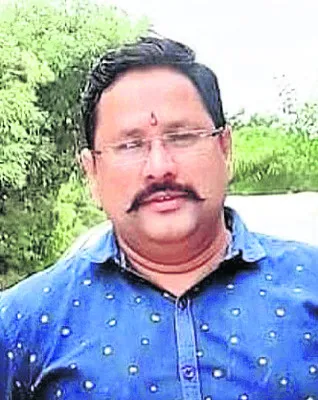 రోడ్డు ప్రమాదంలో వైద్యుడి మృతి