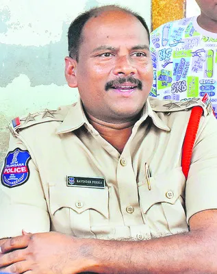 సంగారెడ్డి రూరల్‌ ఎస్‌ఐపై వేటు 