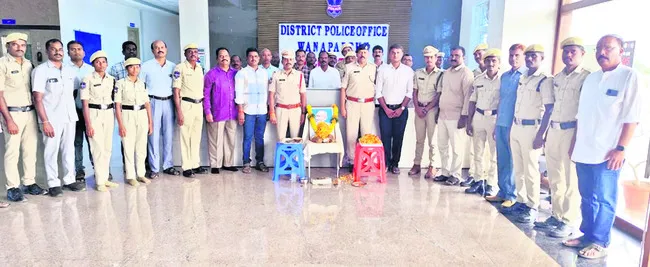 గాంధీజీ జీవితం స్ఫూర్తిదాయకం 