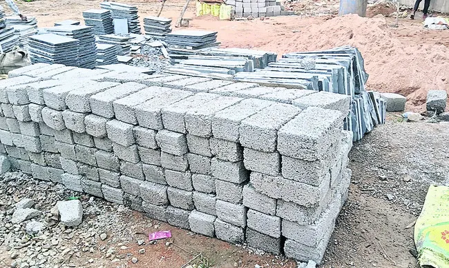 నిర్మాణం పనులు ఇలా.. 
